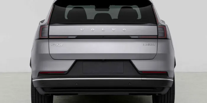 Interior Volvo XC70 PHEV dengan tampilan premium