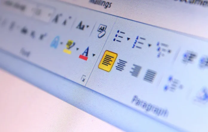 image-1748695189114-369.webp Tampilan antarmuka Microsoft Word dengan berbagai fitur tersembunyi yang ditandai