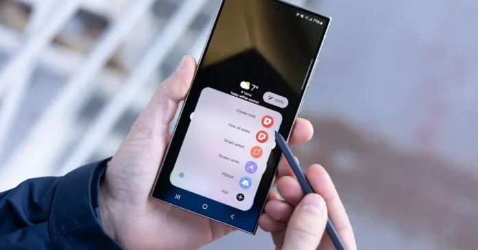 image-1748700690427-5048.webp Samsung Galaxy S25 Ultra dengan S Pen di tangan