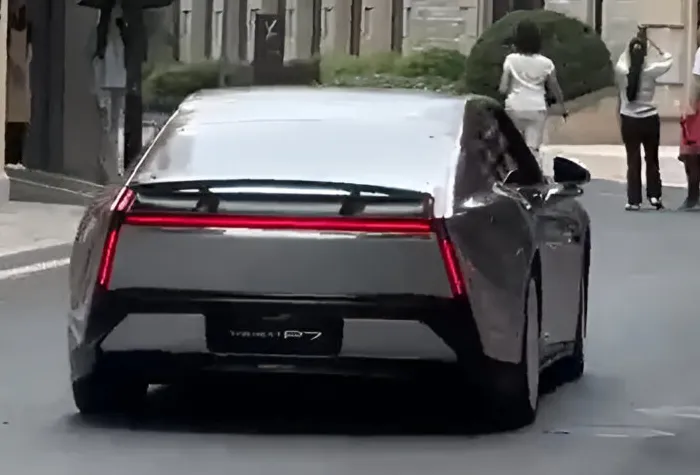 Xpeng P7 Generasi Baru Tampak Samping