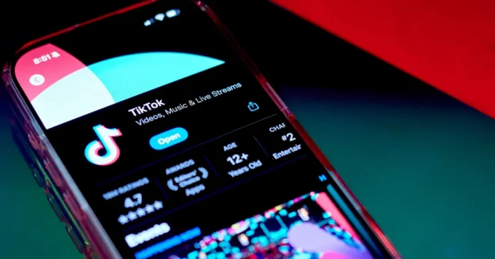 Tampilan antarmuka fitur Manage Topics di aplikasi TikTok