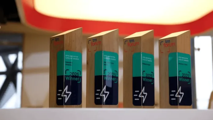 Telkomsel Raih Empat Penghargaan Internasional di TM Forum 2025 Telkomsel Raih Empat Penghargaan Internasional di TM Forum 2025
