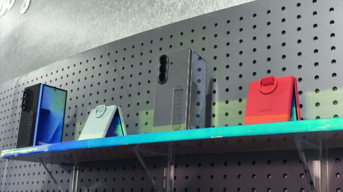 Warna Favorit Samsung Galaxy Z Fold7 dan Z Flip7: Blue Shadow dan Coral Red Mendominasi Warna Favorit Samsung Galaxy Z Fold7 dan Z Flip7: Blue Shadow dan Coral Red Mendominasi
