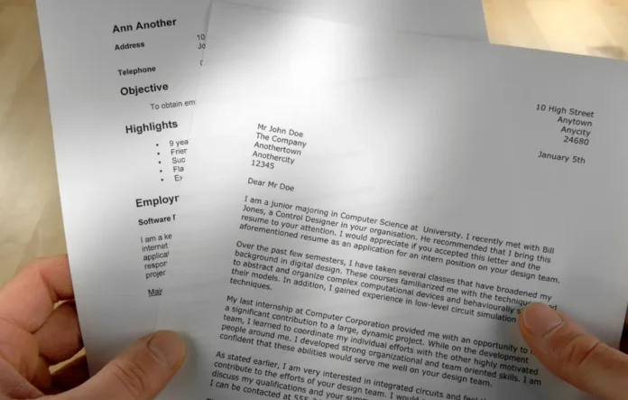 image-1751813194369-8998.webp Ilustrasi profesional mengetik email lamaran kerja di laptop