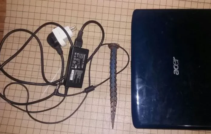 image-1751813847545-2352.webp Cara merawat kabel charger laptop agar awet dan tahan lama