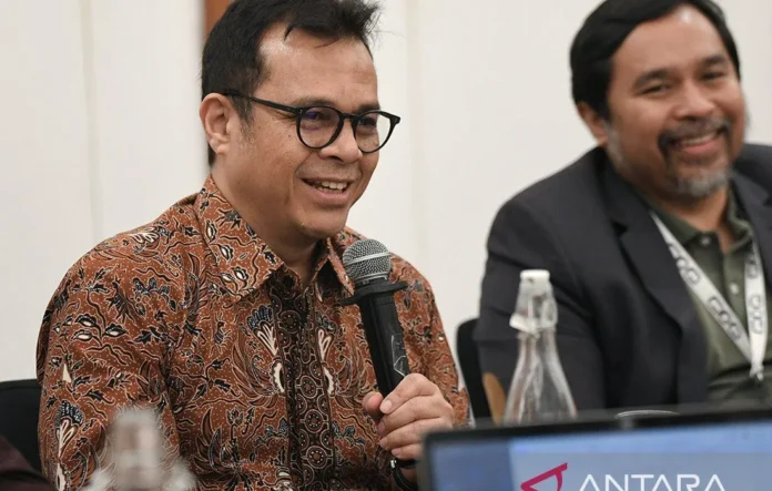 image-1753261905826-7550.webp Wamenkominfo Nezar Patria bahas kepemimpinan Indonesia dalam dialog regulasi AI negara Global South