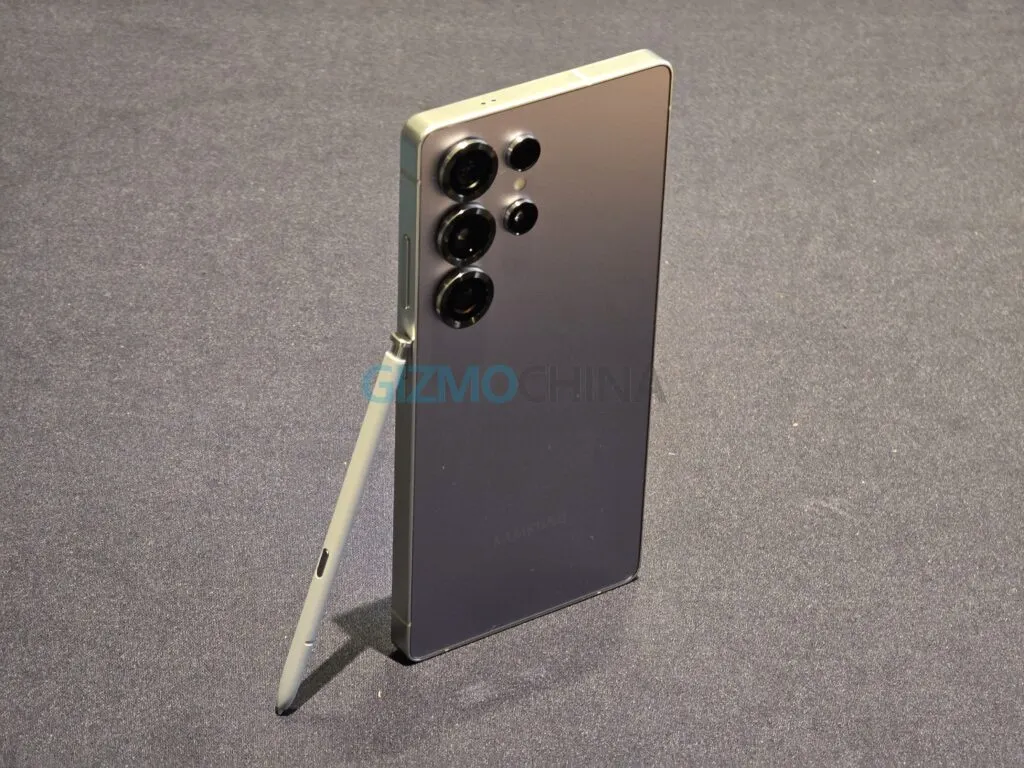 Galaxy S25 Ultra with S Pen