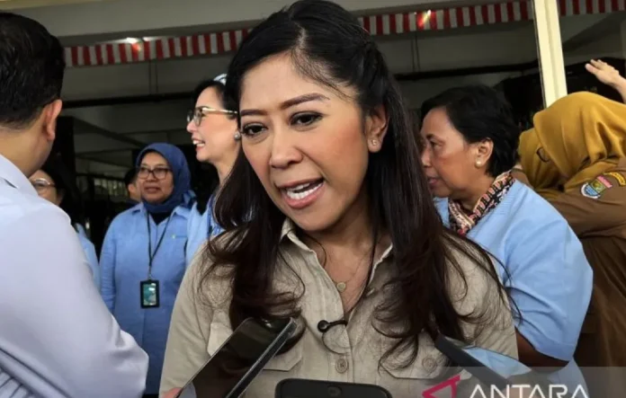 image-1754499787981-4218.webp Menkomdigi Meutya Hafid berbicara tentang masalah kesehatan mata anak akibat paparan gadget berlebihan