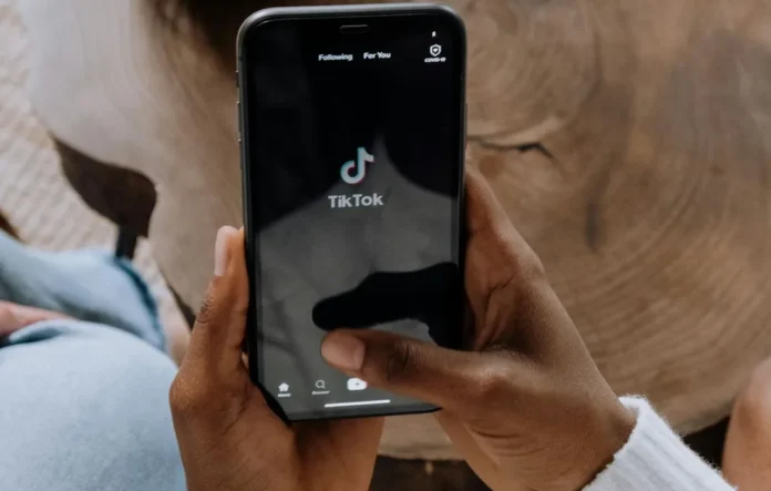 image-1754721466965-8555.webp Ilustrasi phishing di TikTok