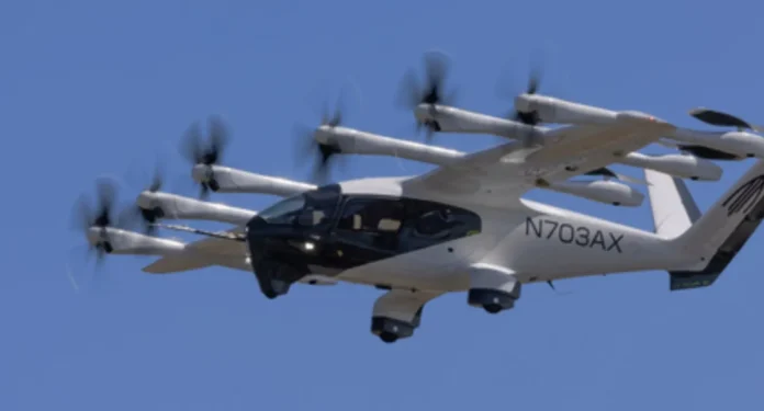 image-1755597650303-679.webp Pesawat taksi listrik Midnight milik Archer Aviation terbang di langit California