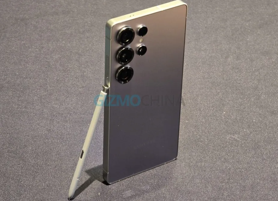 Galaxy S25 Ultra with S Pen