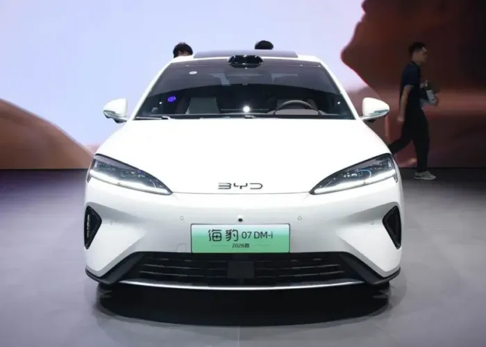 Tampilan Depan BYD Seal 07 DM-i 2026