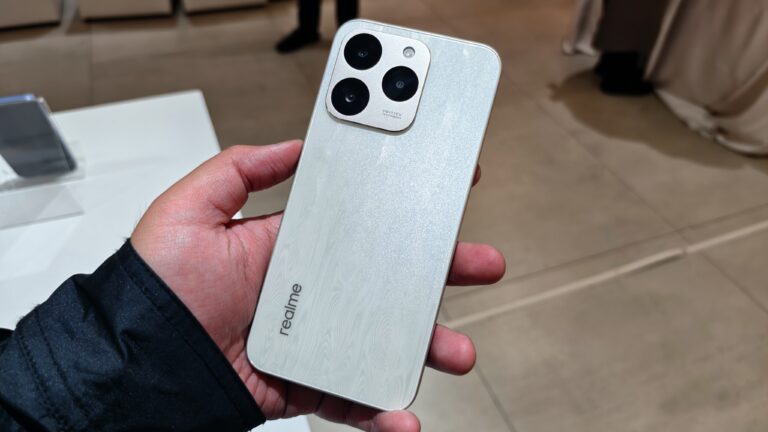 Bocoran Spesifikasi realme 15T 5G: Baterai 7000mAh dengan Desain Slim Bocoran Spesifikasi realme 15T 5G: Baterai 7000mAh dengan Desain Slim