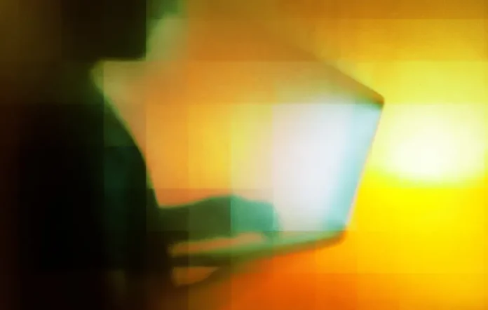 Jurnalis Taylor Lorenz melaporkan stalker menggunakan aplikasi Sora 2 OpenAI untuk membuat video AI dirinya tanpa izin