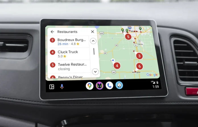 image-1761626869466-4635.webp Dashboard mobil menampilkan antarmuka Android Auto dengan aplikasi Google Maps dan saran restoran