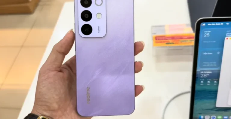 Realme C85 Pro Bocor: Baterai 7.000mAh dan Desain Ring Light Menawan Realme C85 Pro smartphone dengan desain ring light pada modul kamera belakang dan panel bertekstur