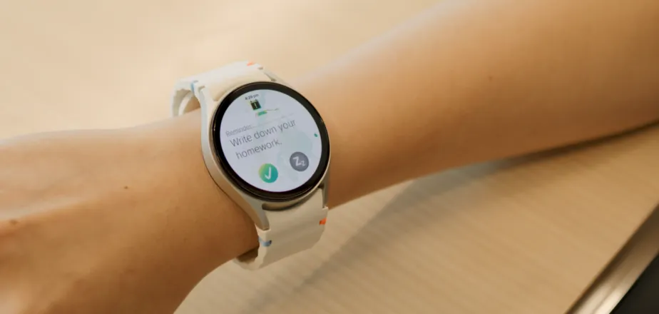 Tampilan antarmuka aplikasi Revibe di Samsung Galaxy Watch 7