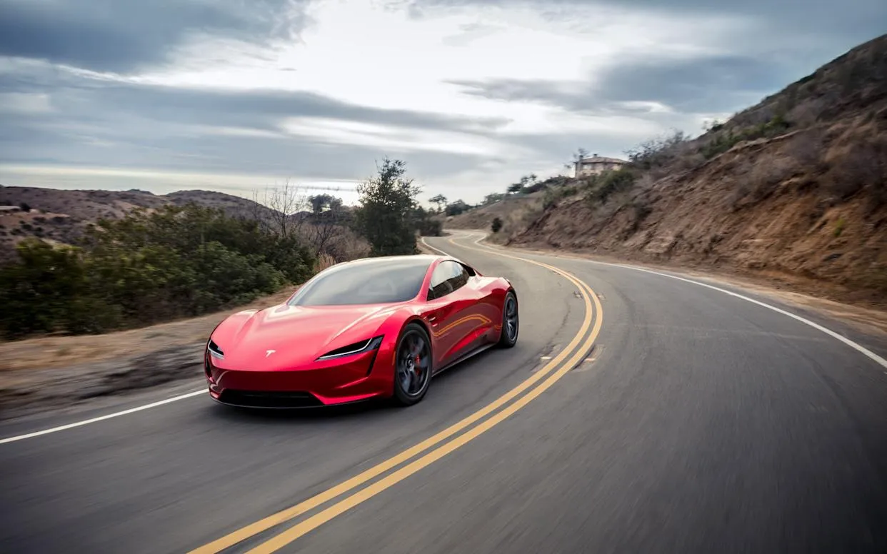 Elon Musk dalam wawancara dengan Joe Rogan membahas mobil terbang Tesla