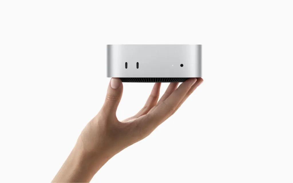 Mac Mini M4, komputer desktop kompak berwarna silver
