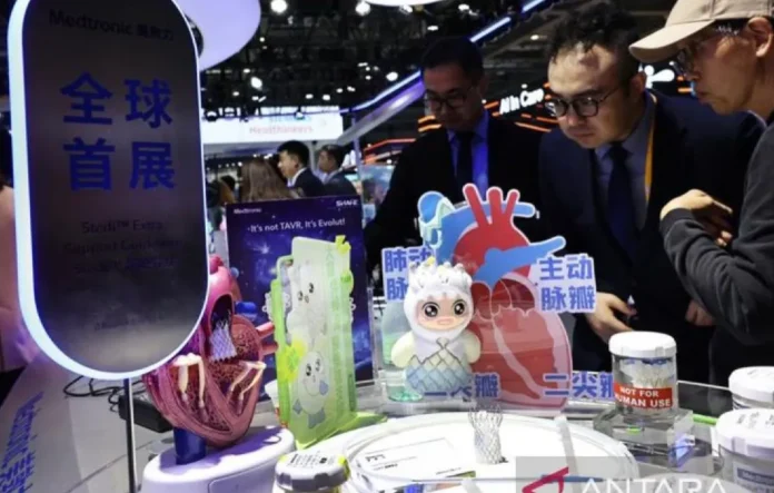 Peta perkembangan teknologi 6G China dengan ilustrasi jaringan satelit dan infrastruktur komunikasi masa depan