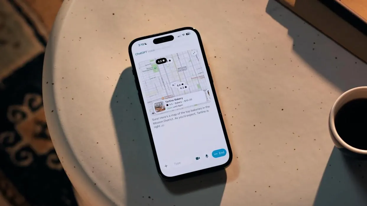 Demo antarmuka ChatGPT Voice terintegrasi dengan transkrip dan visual