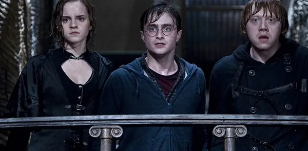 Ilustrasi logo Netflix dan Warner Bros yang bersatu, simbol akuisisi senilai Rp 1.100 triliun.