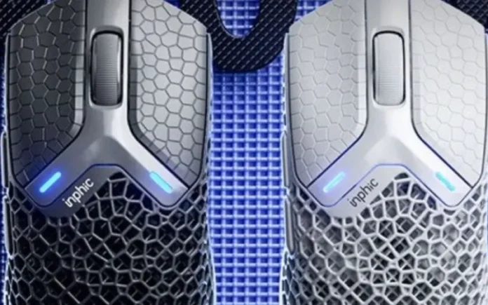 Tampilan close-up mouse gaming Inphic IN10 yang menunjukkan desain cangkang unik struktur sarang lebah hasil teknologi cetak 3D