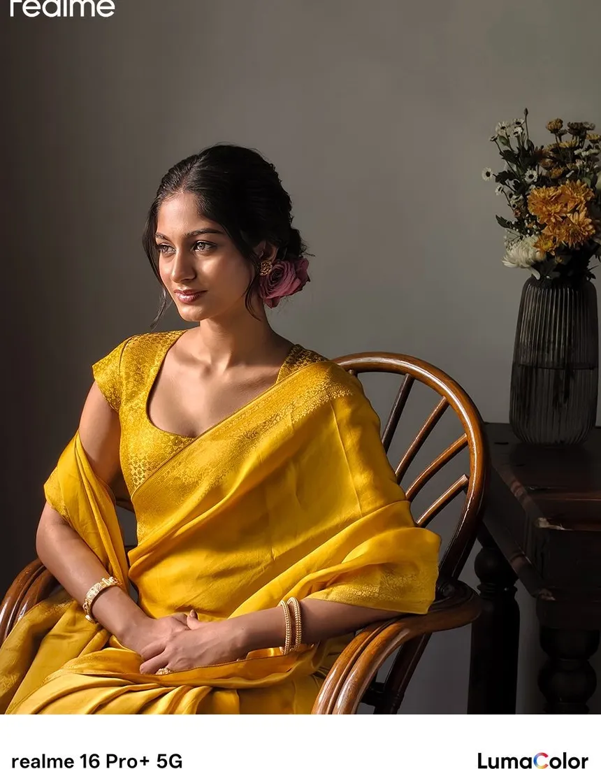Sampel potret Realme 16 Pro+ 5G dengan pencahayaan alami, menunjukkan detail kulit dan tekstur kain yang natural