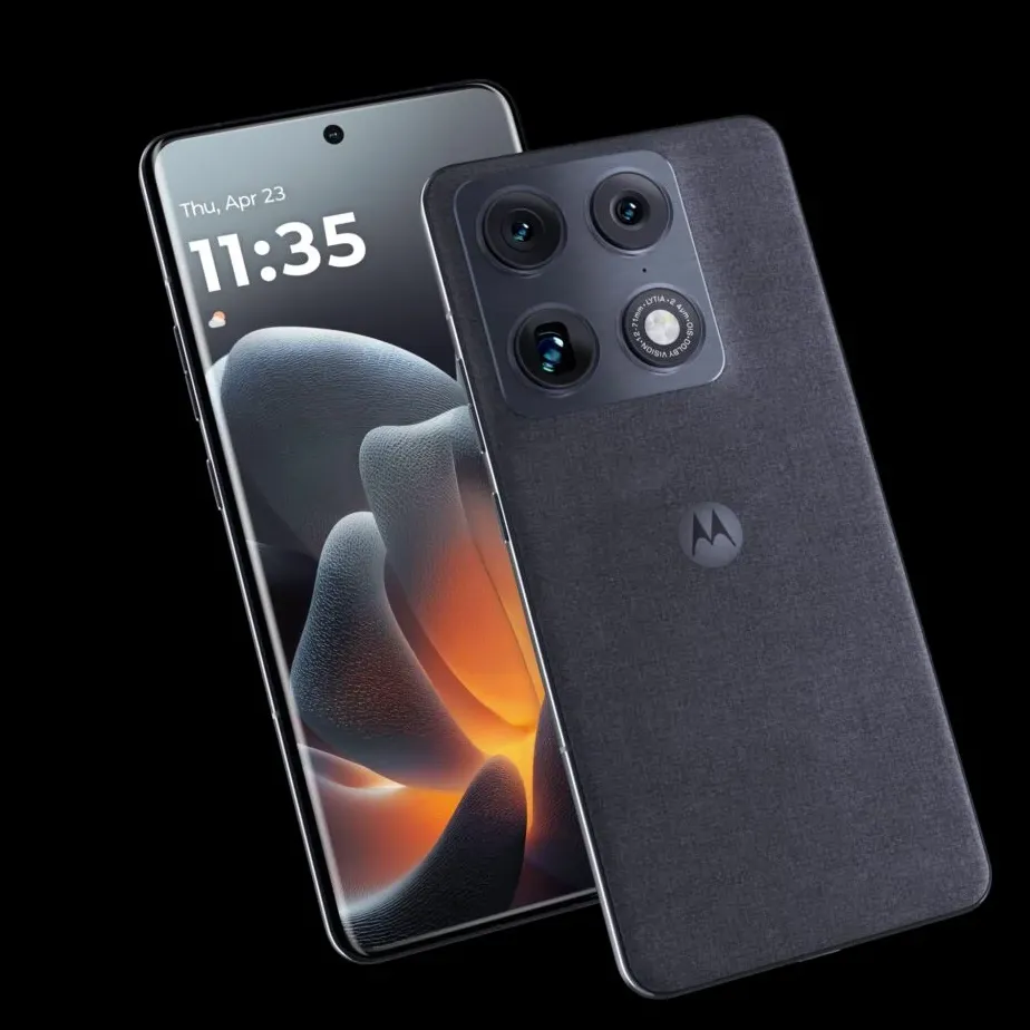 Motorola Signature Edge 70 Ultra in Carbon