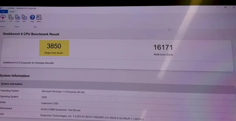 Tabel perbandingan skor Geekbench Snapdragon X2 Elite Extreme vs Apple M4 Max