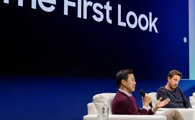 Head of Security Governance Lab. APC Samsung, Shin-chul Baik (kiri), dalam forum di acara Samsung The First Look 2026 yang berlangsung di CES 2026.